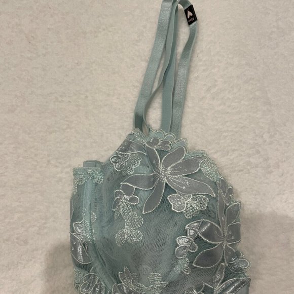 Victoria Secret Lace Bra - Picture 5 of 6